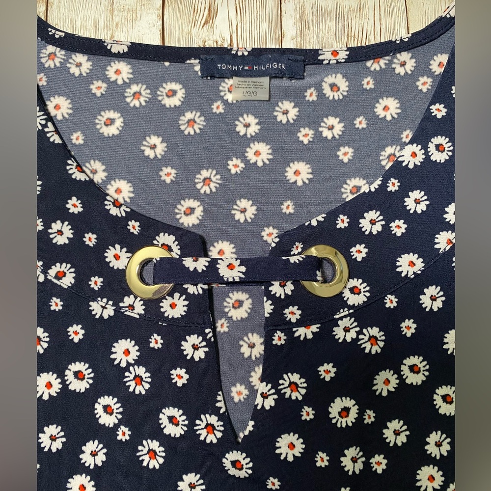 Tommy Hilfiger Women’s Navy Floral V-Neck Blouse Top Camisole Large - Picture 7 of 13